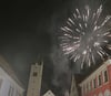
Hunderte Besucher genießen das Feuerwerk an der K4-Nacht.


