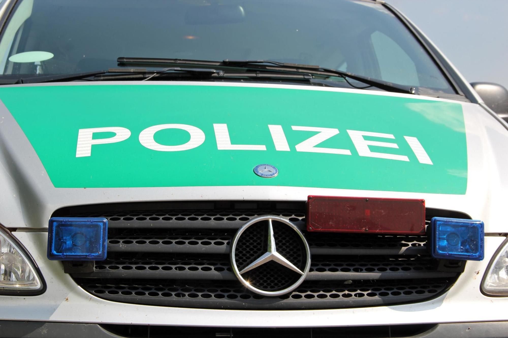 Frau fährt betrunken zur Polizei