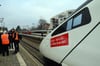 
Neu trifft auf alt: Im Vordergrund steht der Schweizer Neigezug-ICE, der ab Dezember 2020 auf der Strecke München-Lindau-Zürich fahren wird, im Hintergrund der von zwei Dieselloks gezogene Eurocity, der heute auf der Strecke fährt.
