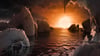 
Die künstlerische Darstellung zeigt, wie die Oberfläche des Exoplaneten Trappist-1f möglicherweise aussieht. Astronomen haben sieben erdähnliche Planeten beim Roten Zwergstern Trappist-1 aufgespürt. 
