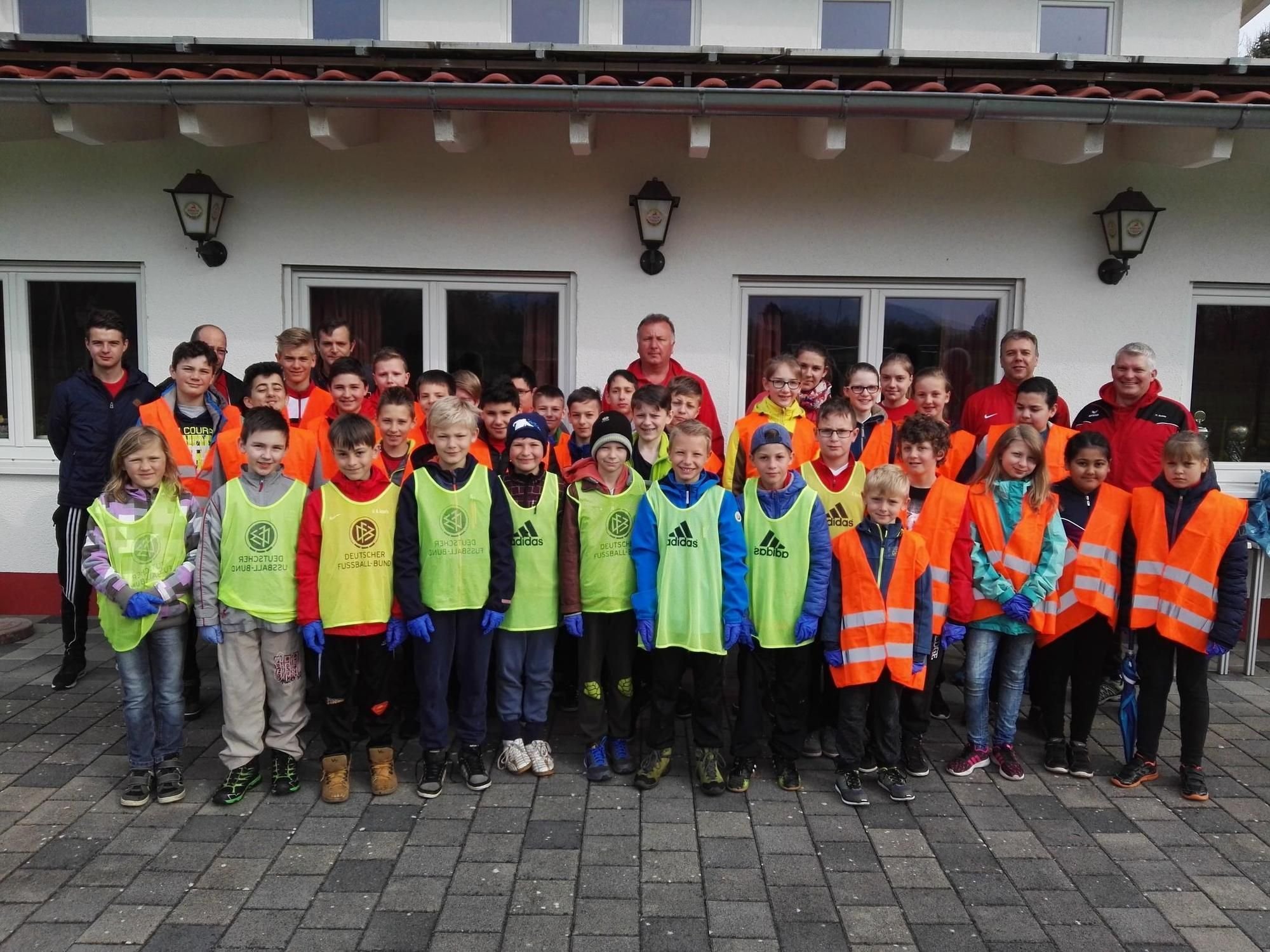 FußballJugend hält Aldingen sauber