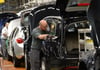Opel-Produktion im hessischen Rüsselsheim: Der deutsche Traditionskonzern könnte nächste Woche in französische Hände übergehen.