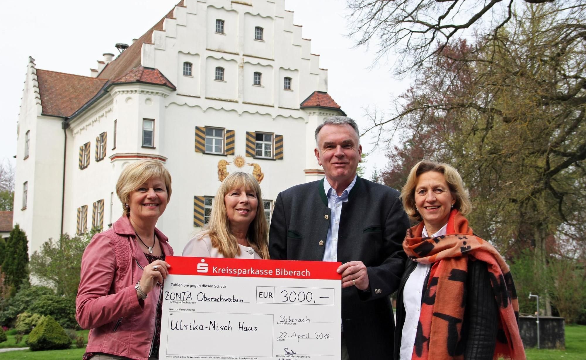 zonta-spendet-3000-euro-f-rs-ulrika-nisch-haus