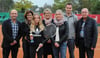 
Die Vereinsmeister der Tennisabteilung des Sportclub Schönebürg: (von links) Wolfgang Staible, Gabi Stier, Alina Rauß (mit Pokal), Siggi Mohr-Grohmann, Andrea Nägele, Robert Müller und Horst Staible. 
