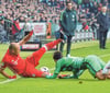 
Die Bayern, hier Arjen Robben (li.) gegen Bremens Santiago Garcia, kommen neuerdings immer öfter über den Kampf. Ihre Spiele gewinnen sie freilich trotzdem. 
