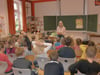 
Die Kinderbuchautorin Rosi Wanner ist bei der Grundschule Zöbingen zu einer Autorenlesung zu Besuch gewesen.
