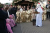 Traditionell eröffnen das Christkind und der Nikolaus den Buchheimer Christkindlemarkt.