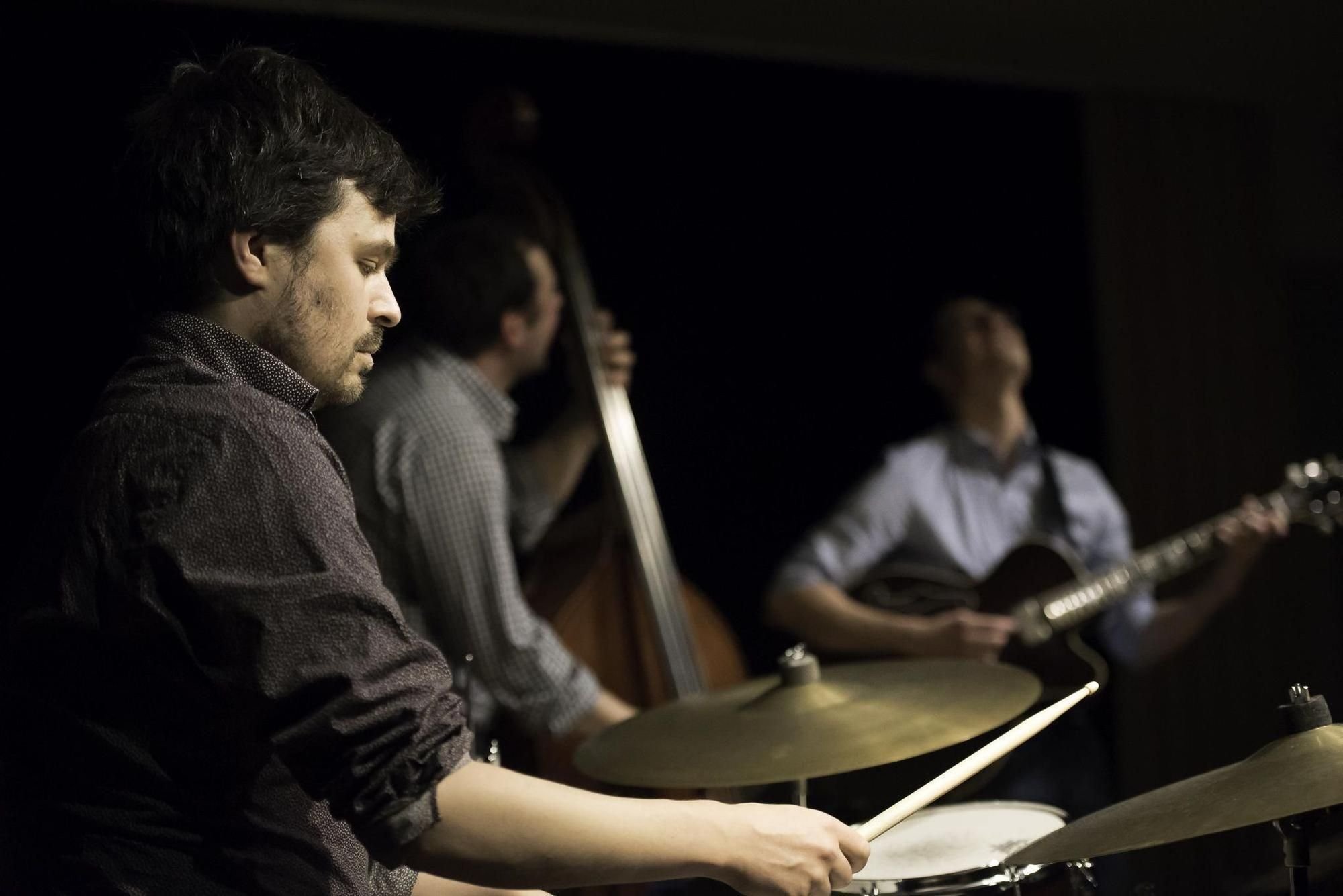 AlexJungTrio begeistert im Jazzkeller