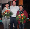 
Abteilungsleiter Benjamin Schiener bedankte sich bei der ausscheidenden Gerda Fick sowie bei Susi Kohn (rechts) für die 20-jährige Ausschusstätigkeit. 


