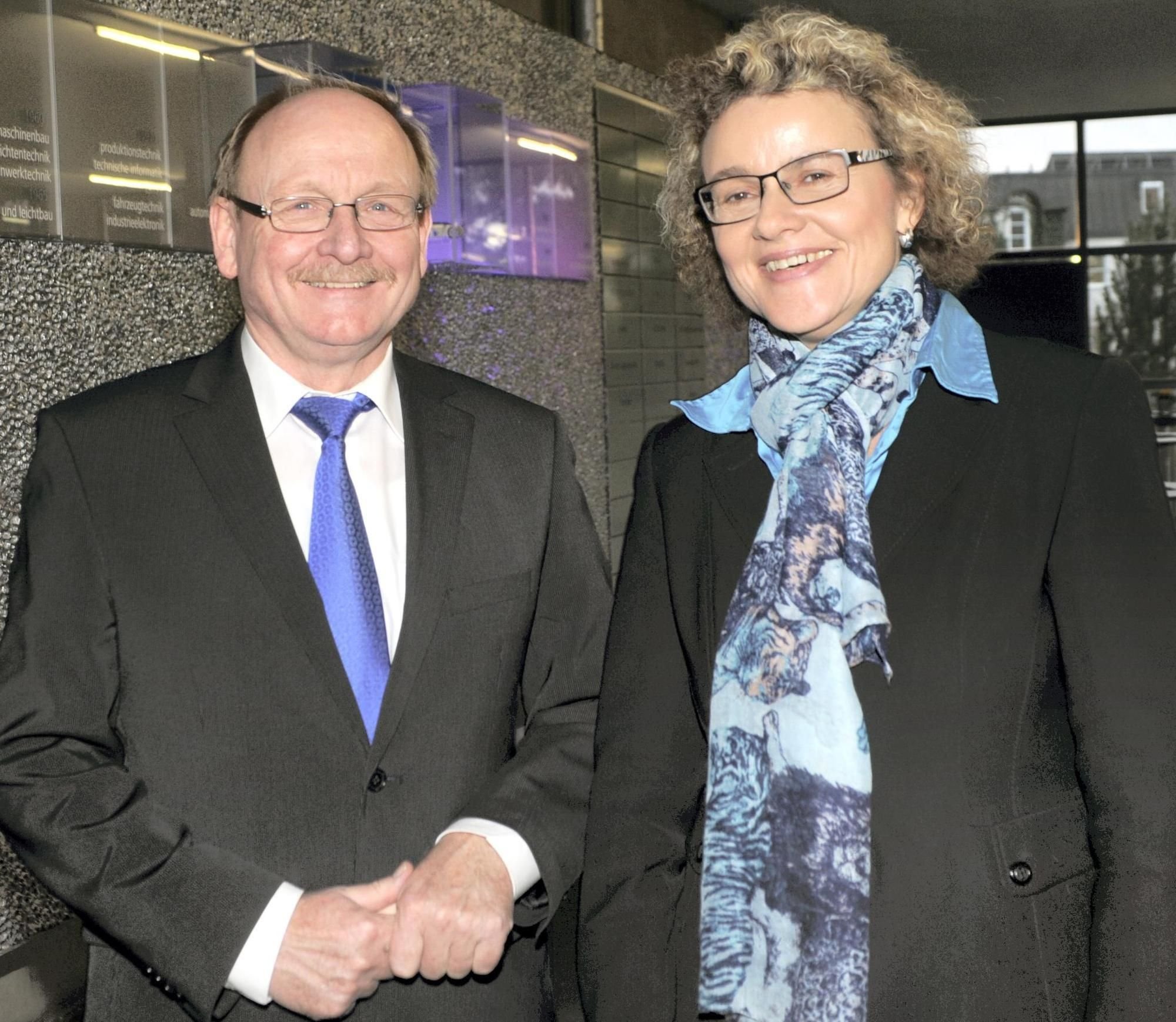 Frau wird Kanzlerin der Hochschule Ulm