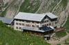 Die Kemptener Hütte, eine der größten DAV-Berghütten, bietet bis zu 290 Bergsteigern eine Unterkunft.