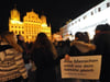 2000 Menschen demonstrieren vor dem Augsburger Rathaus gegen einen Auftritt von AfD-Chefin Frauke Petry. Foto: Stefan Puchner