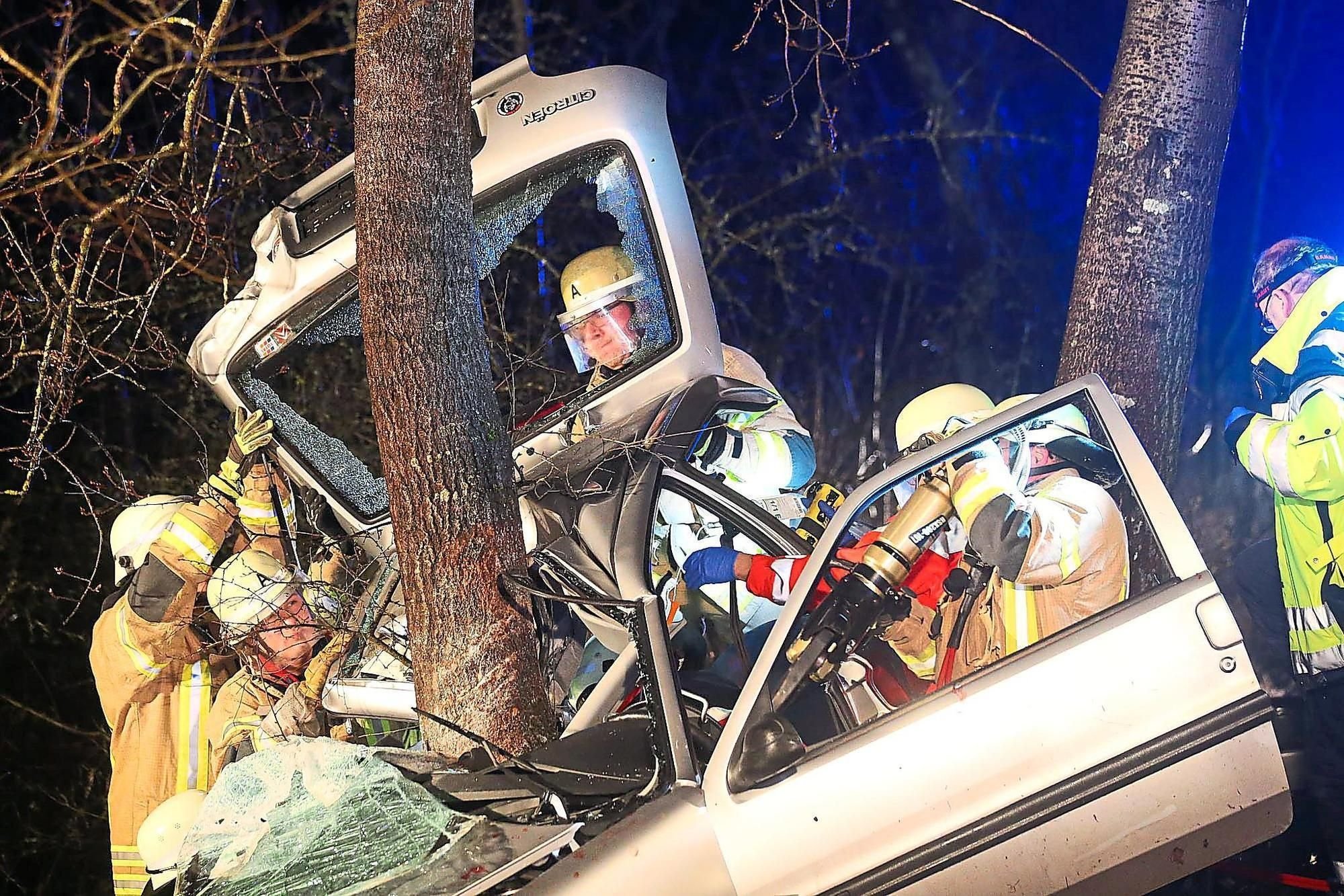 Zwei Verletzte Bei Einem Dramatischen Unfall