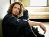 
Frönt auf seiner Soloplatte „Higher Truth“ dem akustischen Rock Chris Cornell. 
