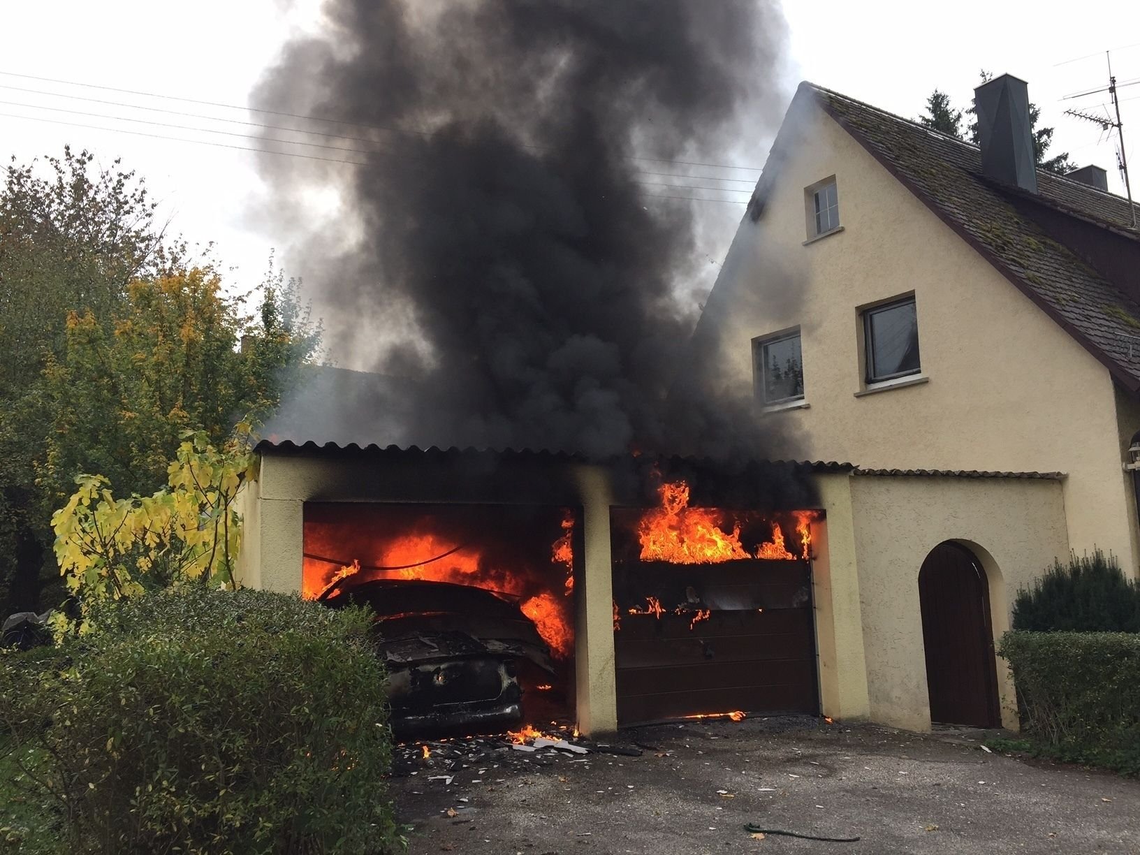 Oldtimer kaputt: Die Garage der verbrannten Autoträume