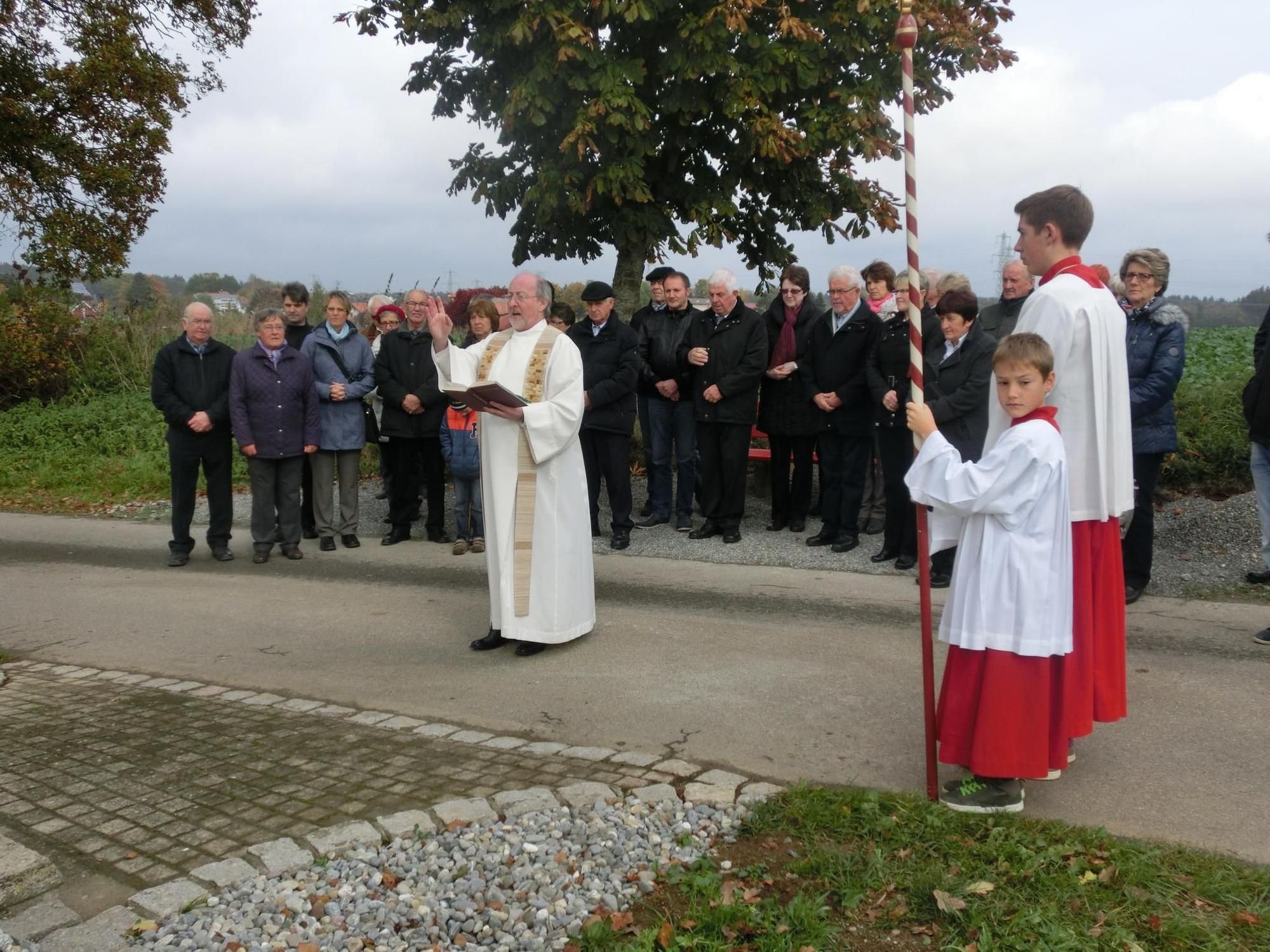 Pfarrer Kohler das renovierte Herrgottshäusle