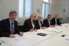 
Unterzeichnen am Donnerstagnachmittag den Kooperationsvertrag zur Fortführung des Hochschulcampus Tuttlingen (von links): Stefan Bär, Theresia Bauer, Rolf Schofer, Guido Wolf und Michael Beck.
