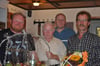 Geschenke zum Abschied bekommen (von links) Vize-Vorsitzender Michael Gollmann, Ex-Kassierer Klaus Wallner, Kassierer Uwe Marquardt und der Vorsitzende Horst Schmid.