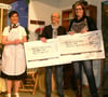 
Die Theatergruppe der Fasnachtsgesellschaft Laucherthal spendet die Einnahmen aus der Benefiz-Vorstellung.
