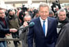 Zufrieden verlässt Ex-Bundespräsident Christian Wulff das Landgericht Hannover.