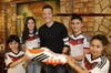 
Mesut Özil unterstützt auch nach der WM die BigShoe-Initiative und übernimmt die Kosten für weitere zwölf Operationen. 
