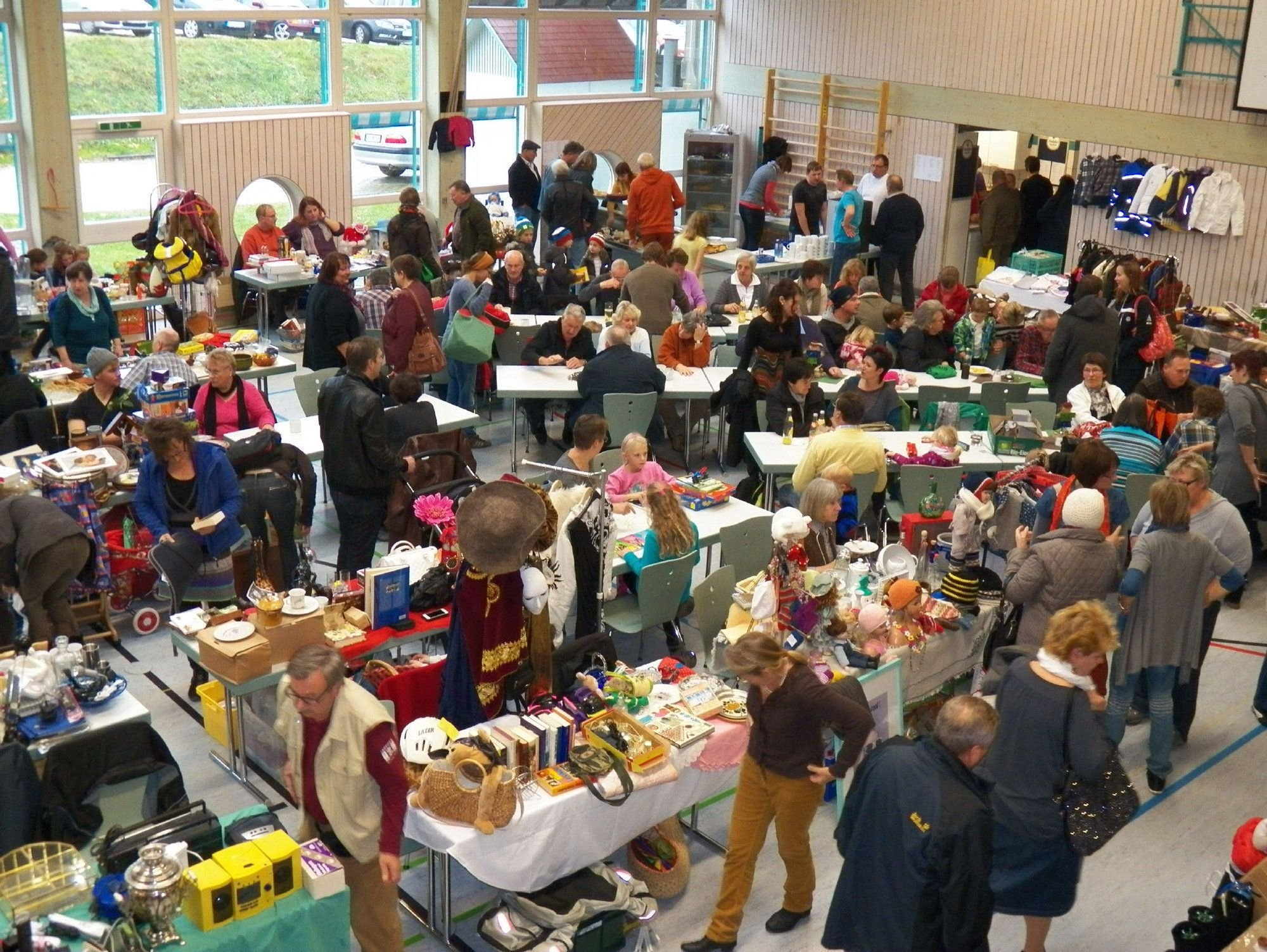Der Hallenflohmarkt macht Lust auf Weihnachten