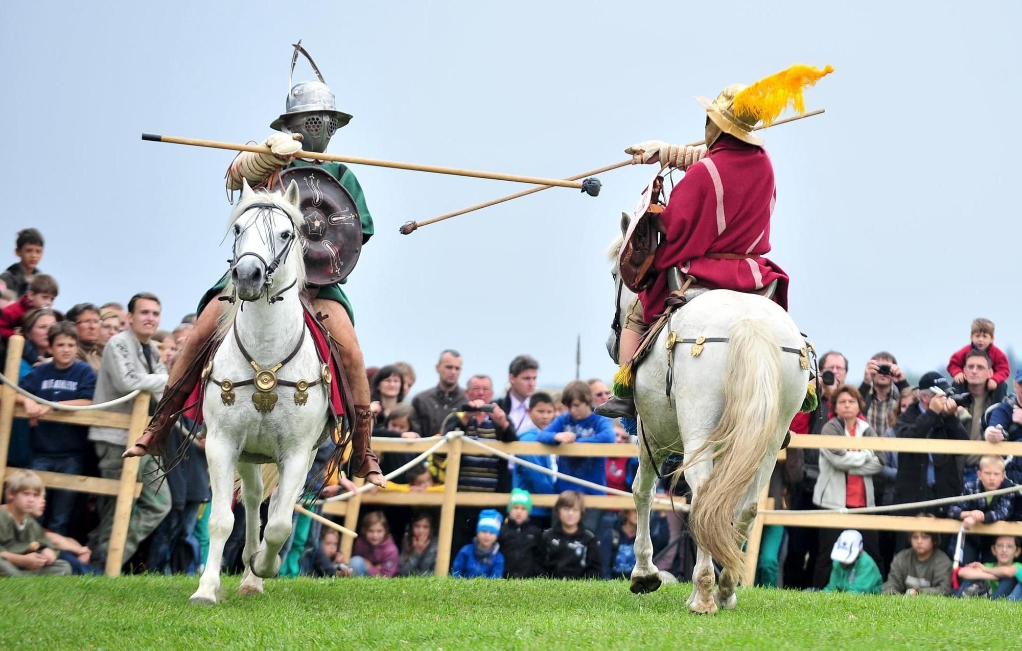 Römer reiten in Aalen ein