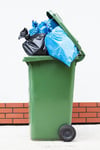 
Jede Menge herumliegenden Müll haben zwei Eglofser in einer gemeinsamen Sammelaktion „erbeutet“.
