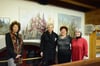 
Weronika Kovac, die Malerin Jolanta Szalanska, Irena Metzger und Gisela Stetter (von links) eröffnen die Ausstellung "Gotische Etüden in Farbe". 
