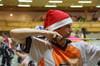
Ganz offensichtlich in vorweihnachtlicher Stimmung befand sich dieser Teilnehmer beim internationalen Bogenshützenturnier des TV Meßkirch.
