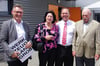 Auch Oberbürgermeister Michael Beck gratulierte Gundula, Alexander und Dieter Schätzle zum Unternehmensgeburtstag (von links).