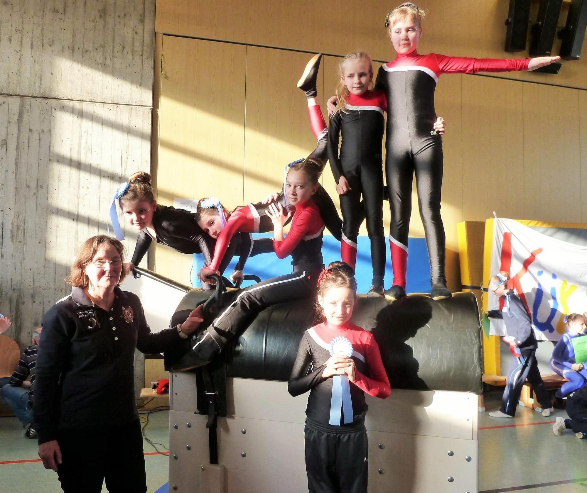 voltigiererinnen Voltigiererinnen in Turnierlaune