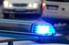 Evakuierung vor Bombenräumung Ein Polizeifahrzeug mit Blaulicht dient am Freitag (16.12.2011) in Cloppenburg als Straßensperre. In den Morgenstunden soll eine Fünf-Zentner-Bombe im Stadtgebiet entschärft werden. Foto: Friso Gentsch dpa/lni +++(c) dpa
