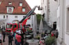 Die Feuerwehr testet ein Drehleiterfahrzeug am Markdorfer Bischofschloss.