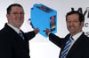 Freude bei wenglor (von links): Forschungsleiter Peter Spähn und Geschäftsführer Dieter Baur mit dem nominierten wenglor-Produkt „WinTec“