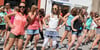 Auf einmal sind sie da: 150 Mädchen tanzen spontan in der Ellwanger Innenstadt - beim Tanz-Flashmob der Sankt Gertrudis.