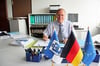 Er ist Mittller zwischen dem Landkreis Ravensburg und der Europäischen Union in Brüssel: Albert Miller arbeitet beim Landratsamt Ravensburg als Europakoordinator. Er kümmert sich darum, dass EU-Fördergelder nach Oberschwaben fließen.
