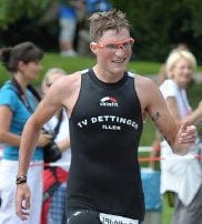 Triathlet Simon Veit läuft aufs Podest