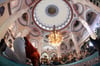 Besucher informieren sich in der Sehitlik-Moschee in Berlin. Voraussichtlich 2012 bekommen auch die Muslime in Meßkirch ihr eigenes Gotteshaus. „Das ist eine Moschee für alle Meßkircher. Jeder darf sie betreten“, sagt Bahtiyar Sahin, Vorsitzender 