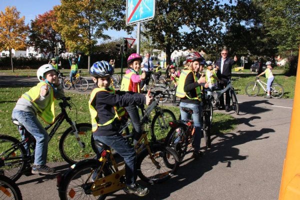 Viertklässler der Jakob-Gretser-Schule über auf dem ADAC ...