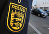 Auf der Suche nach Hinweisen zum maskierten Räuber: die Polizei Leutkirch.