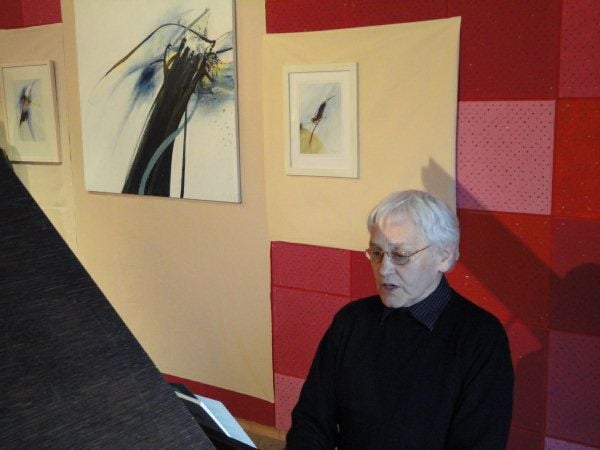 Selinka begleitet seine Ausstellungseröffnung selbst