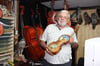 Klangvoll:
                  Geigentüftler will Sammlung verkaufen