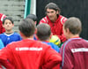 Im Einsatz für den Fußball-Nachwuchs: Karl-Heinz Riedle im Jugend-Fußball-Camp in Oberstaufen.