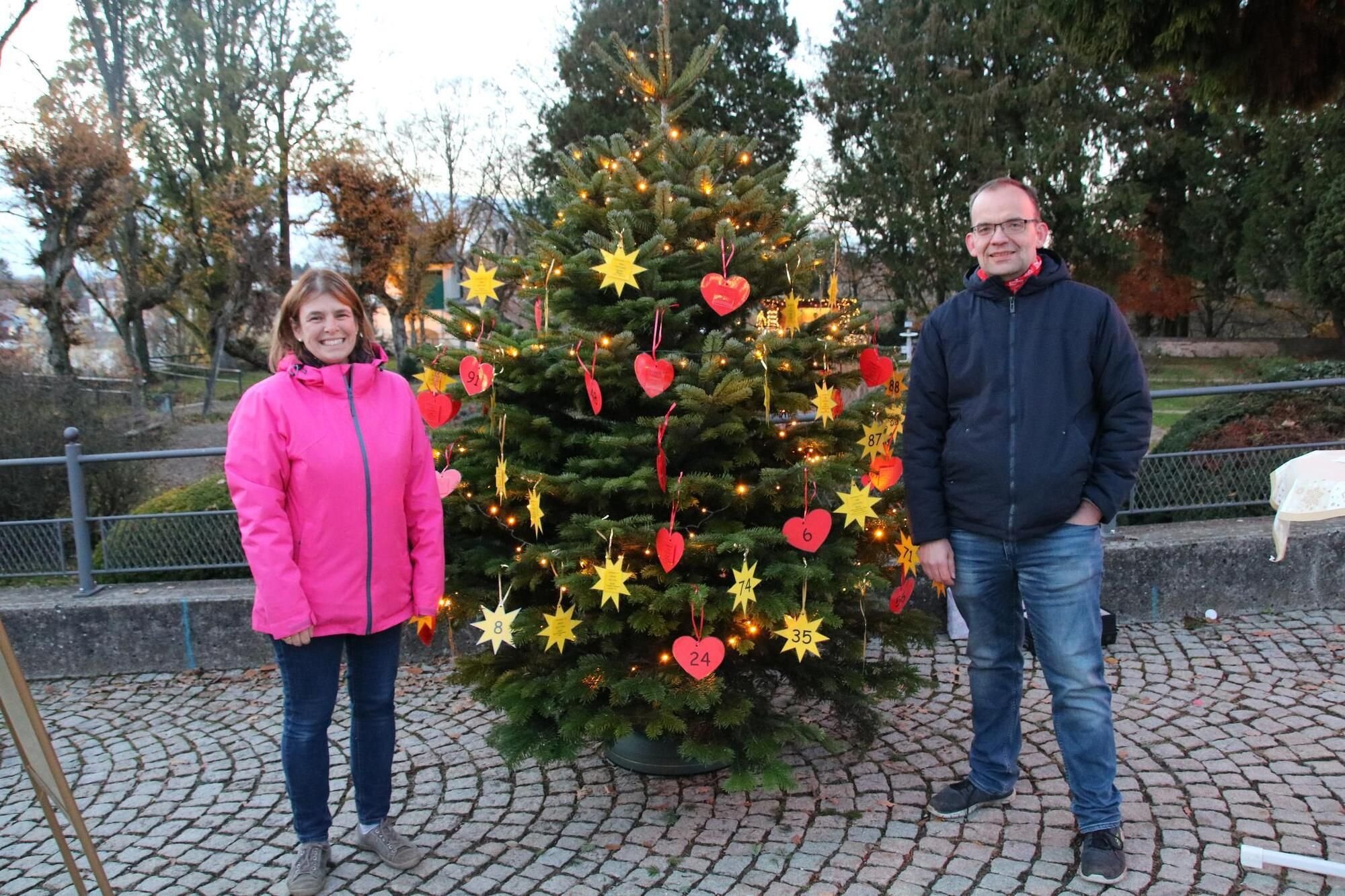 Aktion „Wunschbaum“ Erfüllt Menschen Kleine Träume Zu Weihnachten