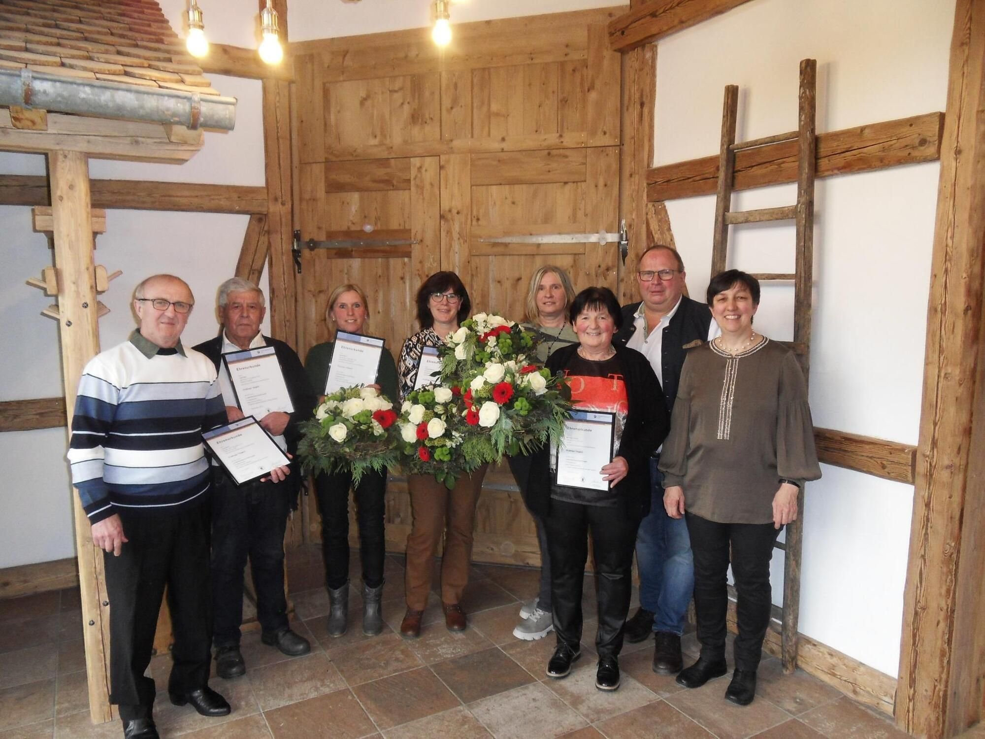 Angele ehrt langjährige Mitarbeiter