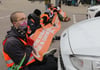 Klimaaktivisten blockieren Kreuzung in Ulm und Autofahrer rasten aus