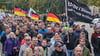 Menschen während einer Demonstration im Stadtzentrum von Frankfurt (Oder).