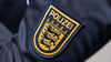 Das Wappen der Polizei Baden-Württemberg auf der Uniform einer Beamtin.
