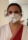  Auch Kosics Kollegin Erika Schoser hält die dem Hospital zugeschickten Masken für eine Fehlkonstruktion. Denn beim Einatmen würden diese am Mund regelrecht angesaugt, so dass sie nur schwer Luft bekomme.